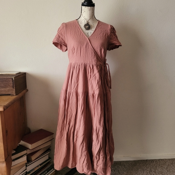 Universal Thread Dresses & Skirts - Universal Thread wrap dress